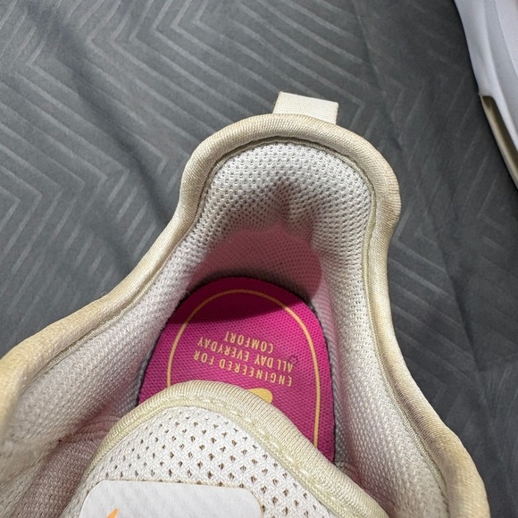 Nike Women's Air Max Axis Melon Tint Shoes Size 9.5 - Picture 4 of 9